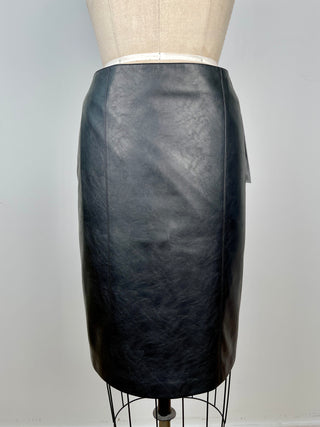 Black straight skirt in washable faux leather (6)