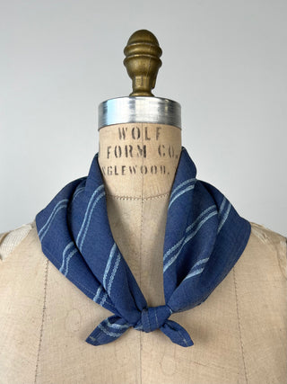 Foulard carré bleu denim à rayures ciel