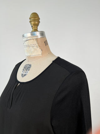 Black two-material sweater with round neck and V-slit (6)