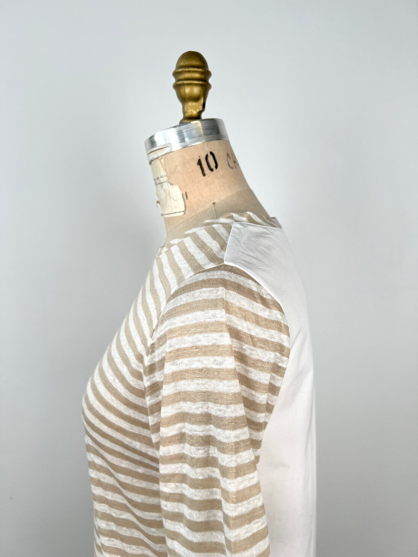 T-shirt à rayures blanc et sable à dos chemisier (XS)