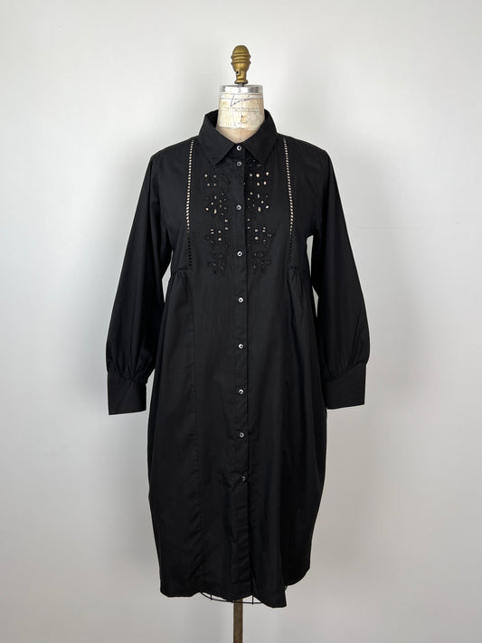 Robe chemisier maxi noire à broderie anglaise (6)
