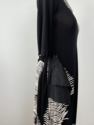 Robe évasée noire à stries crème (S+M)