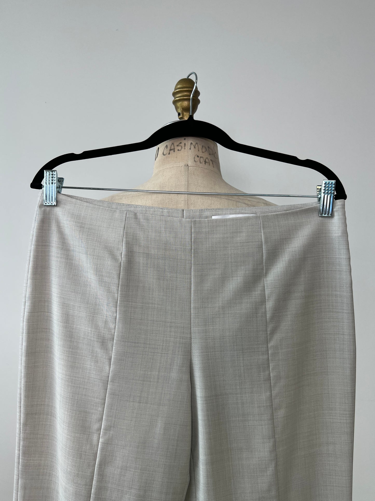Pantalon tailleur à pinces crème tramé gris (6)