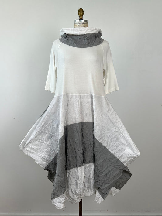 Robe parachute gris et blanc (L)