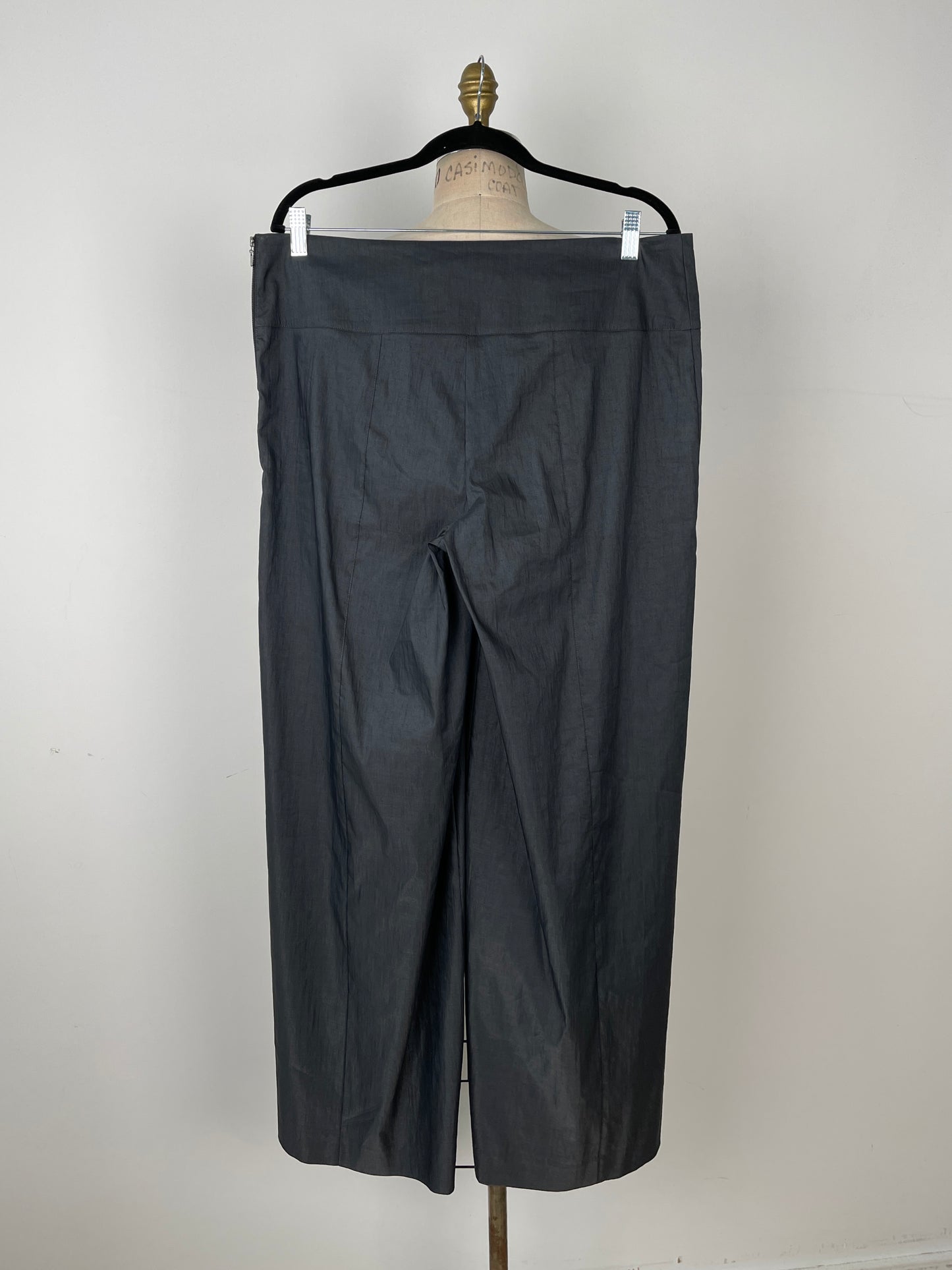 Pantalon anthracite lustré à jambe droite (XL)