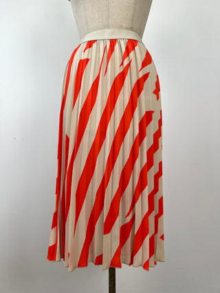 Pleated skirt with flaming stripes (6)