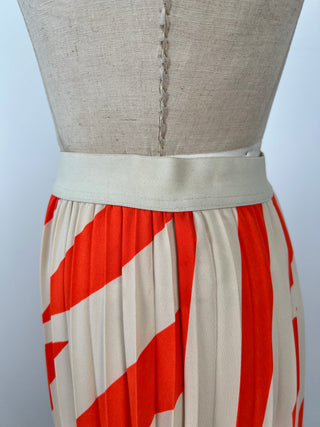 Pleated skirt with flaming stripes (6)