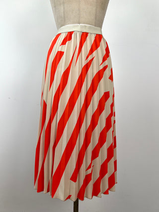 Pleated skirt with flaming stripes (6)