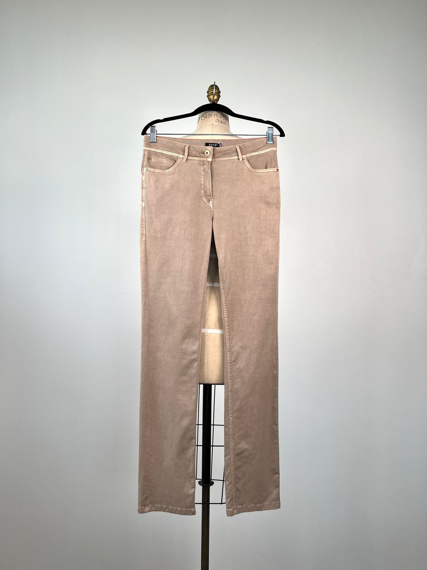 Pantalon taupe extensible à coupe cigarette (S/M))