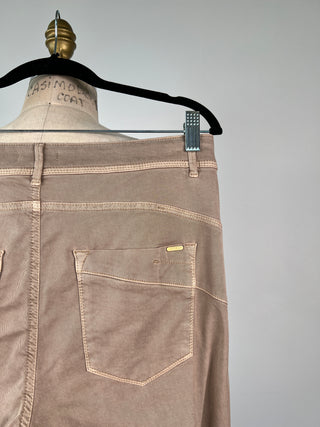 Pantalon taupe extensible à coupe cigarette (S/M))