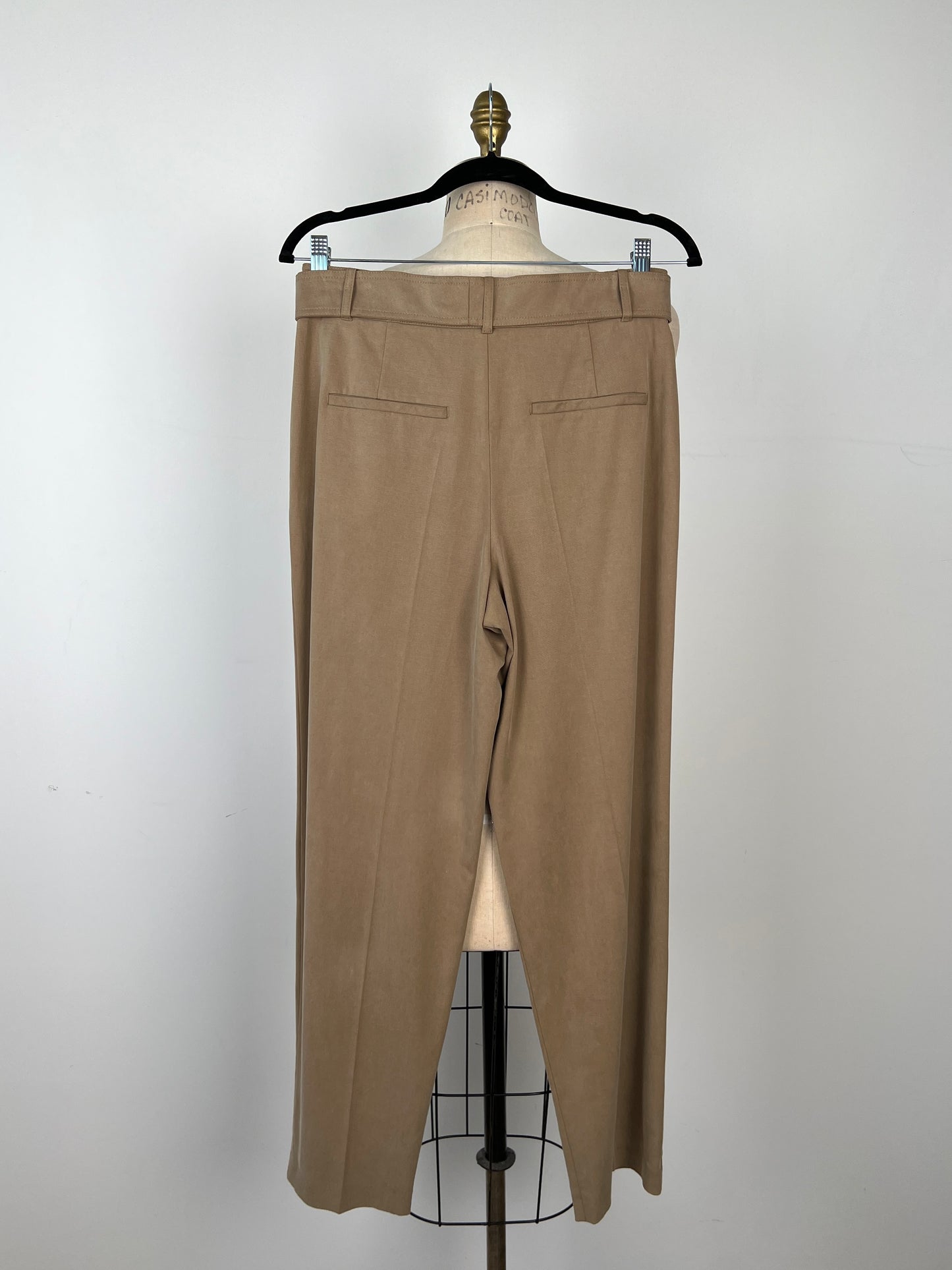Pantalon chino tan à effet peau de pêche  (6)