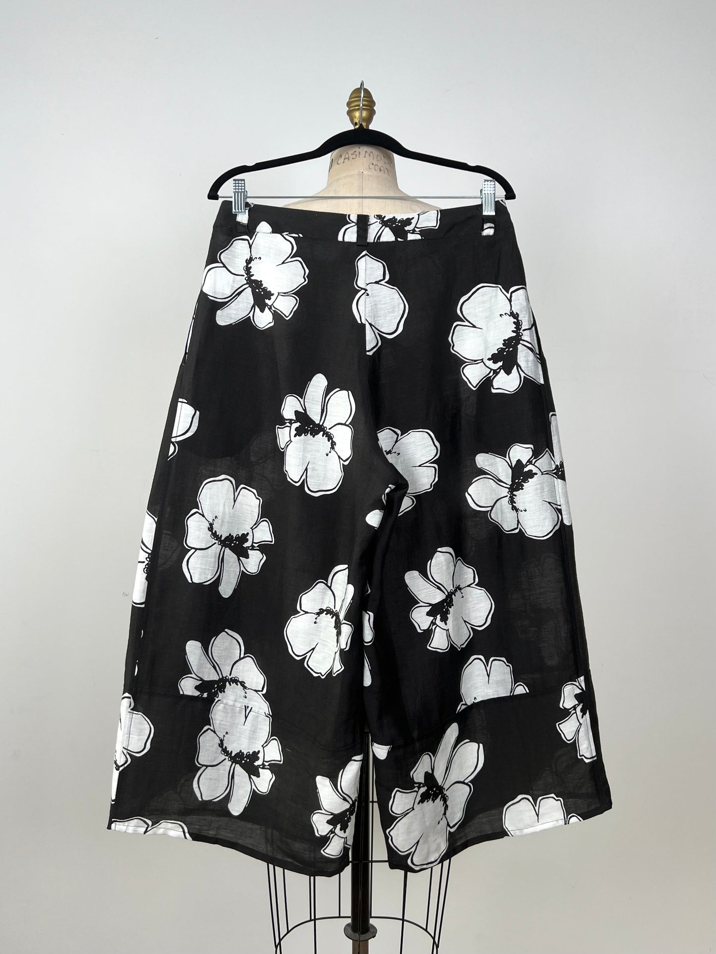 Pantalon floral noir et blanc (M)