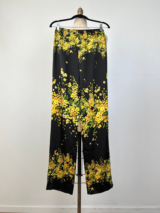 Pantalon en satin noir à imprimé mimosa (4)