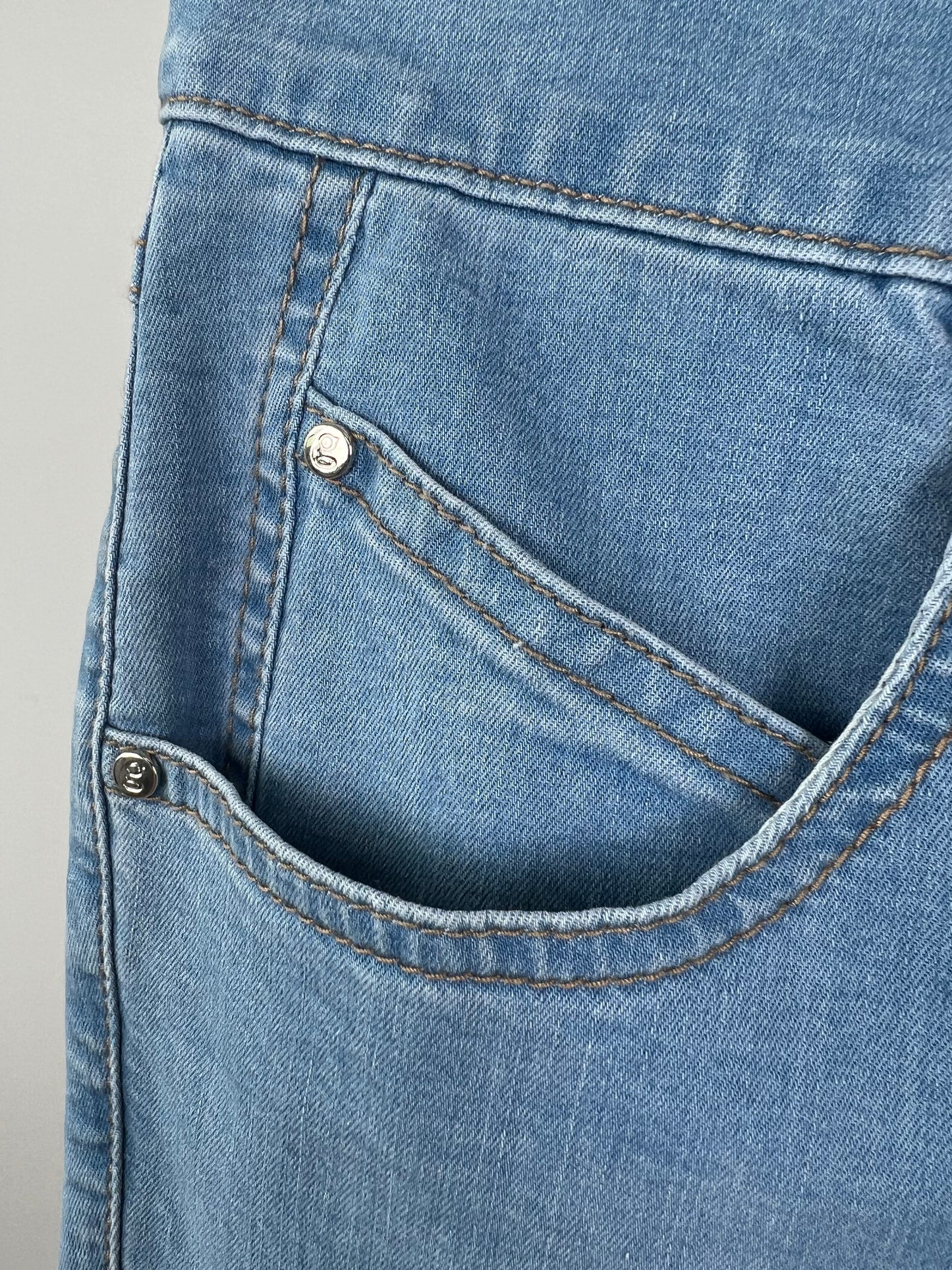 Pantalon corsaire en denim bleu (8)