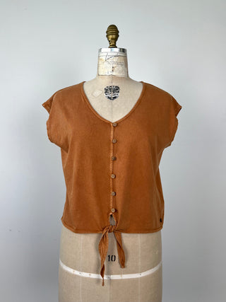 Vintage effect caramel top with knotted hem (S)