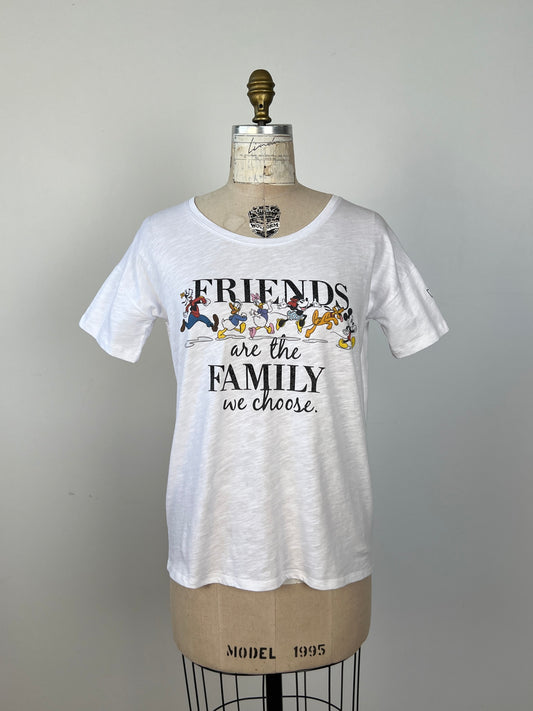 T-shirt Blanc imprimé " Friends are the Family we choose" (6)