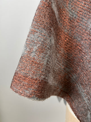 Poncho en tricot gris métallisé cuivré (TU)