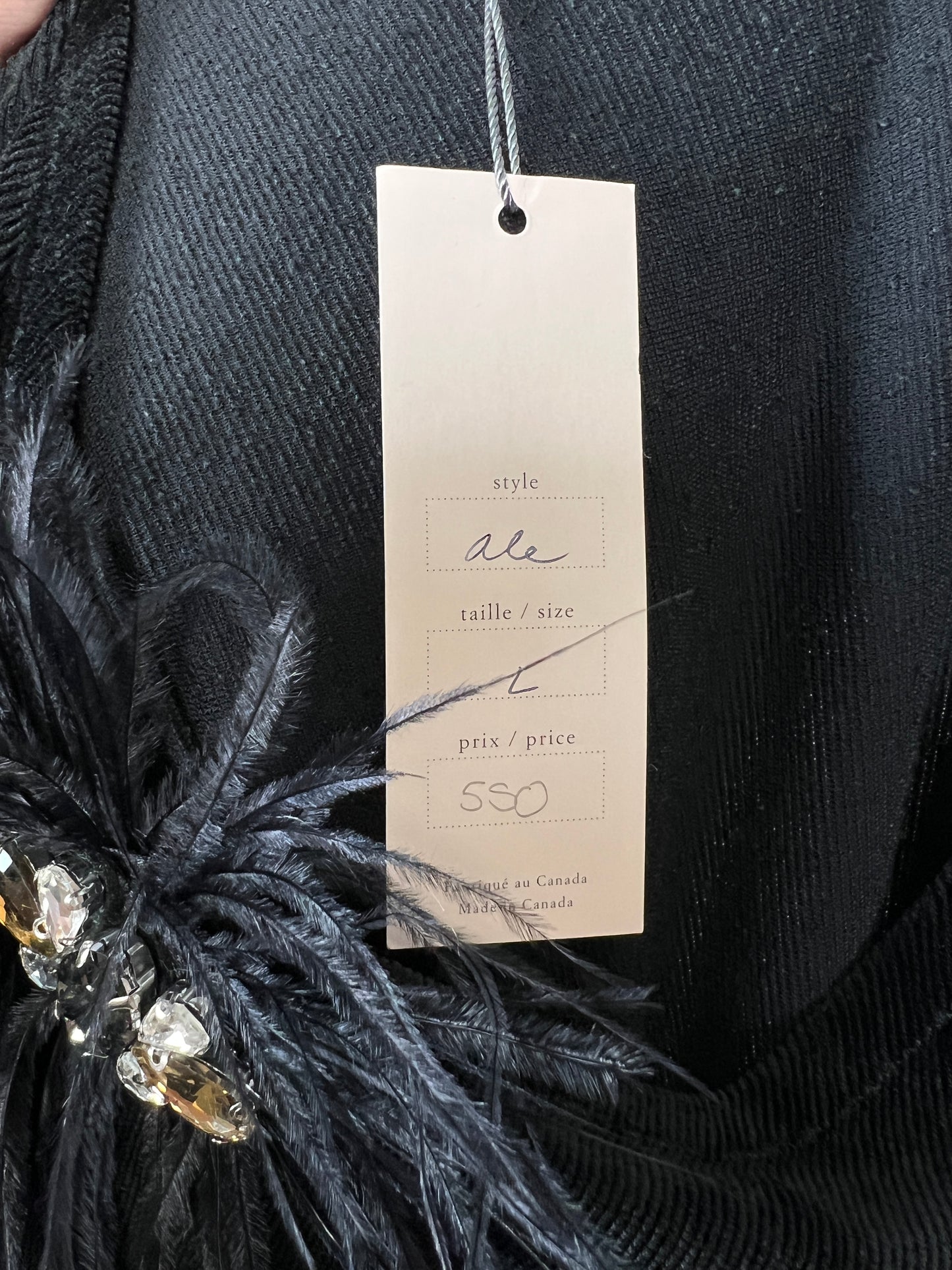 Robe noire en velours à décolleté bijoux (S+L)
