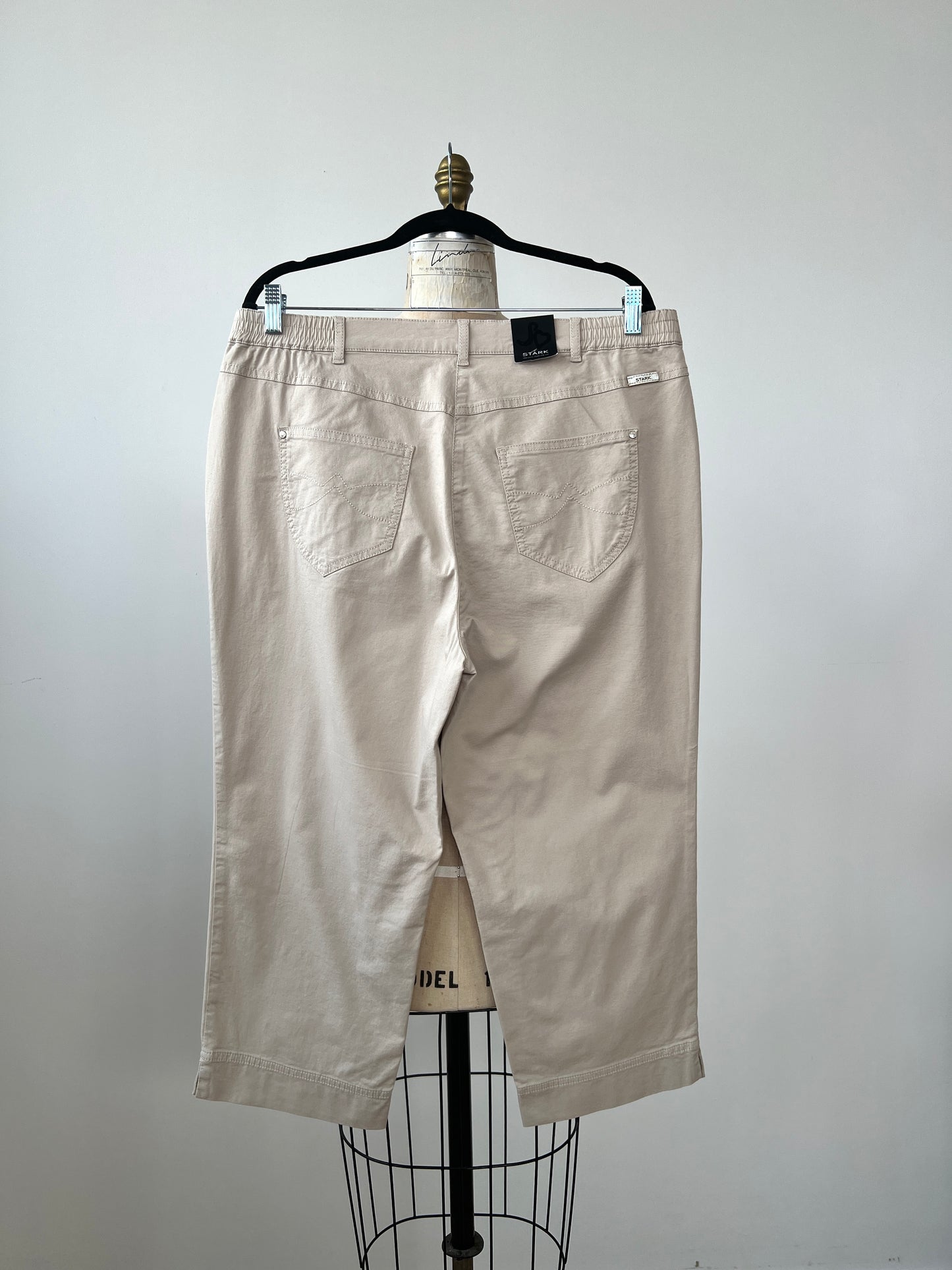 Pantalon corsaire beige à détail d'oeillet (16+18)