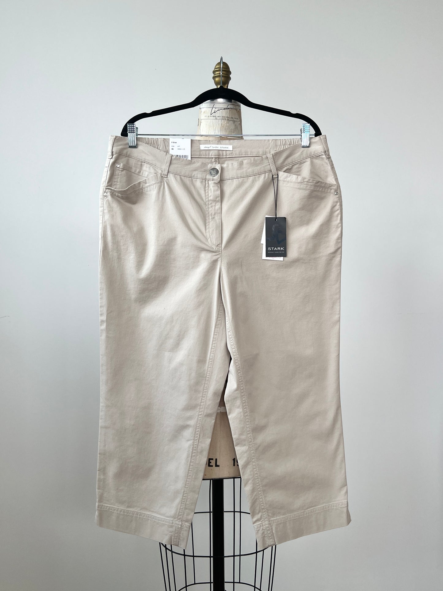 Pantalon corsaire beige à détail d'oeillet (16+18)