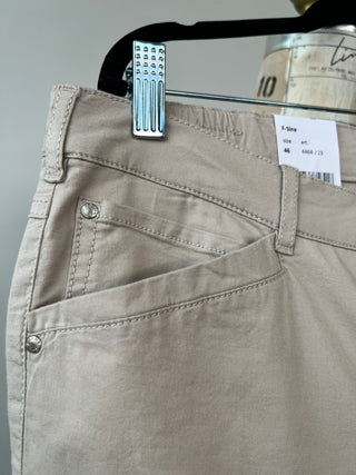 Pantalon corsaire beige à détail d'oeillet (16+18)