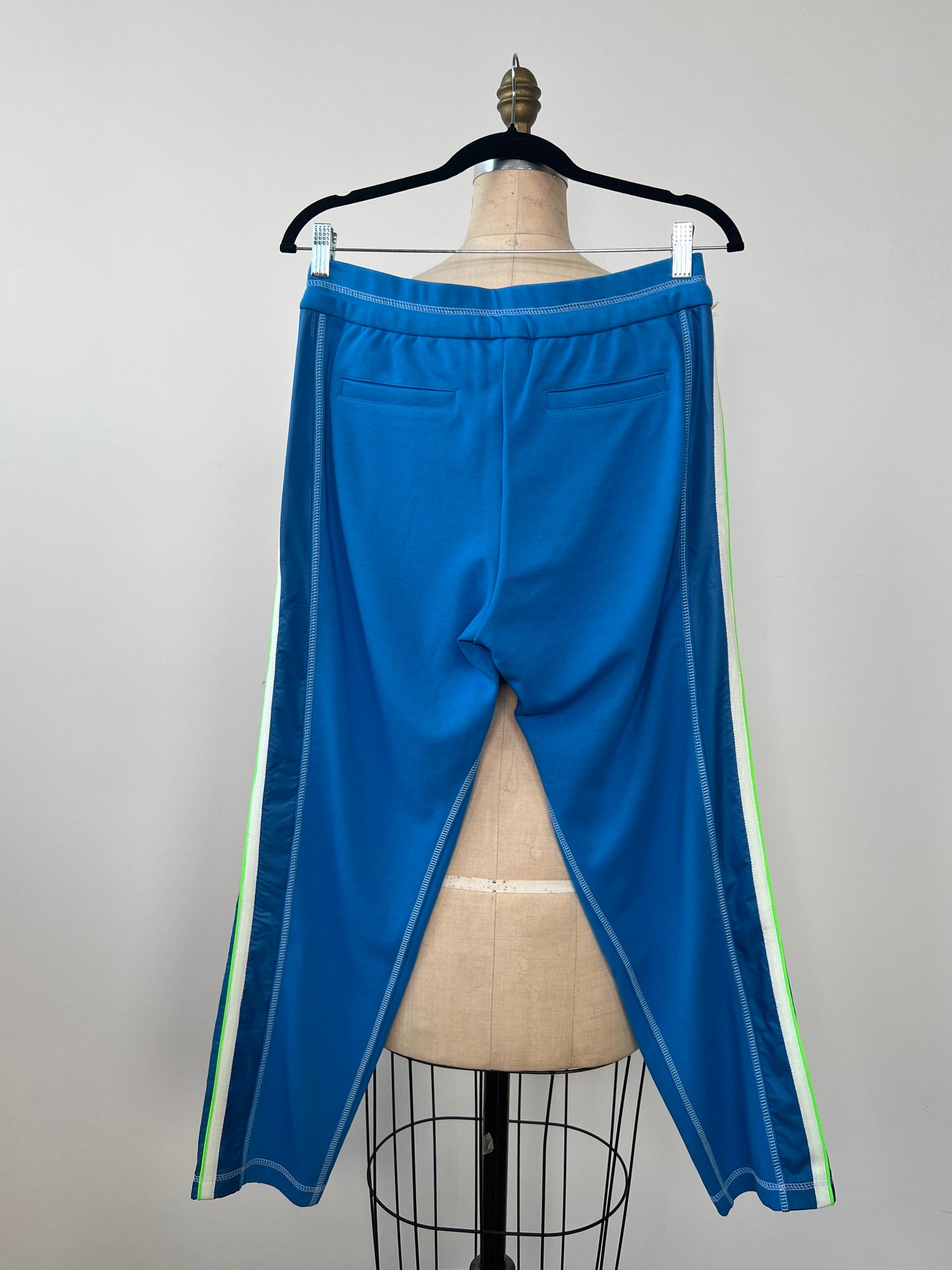 Pantalon jogger bleu vif à galons vert néon et blanc (6 et 8)