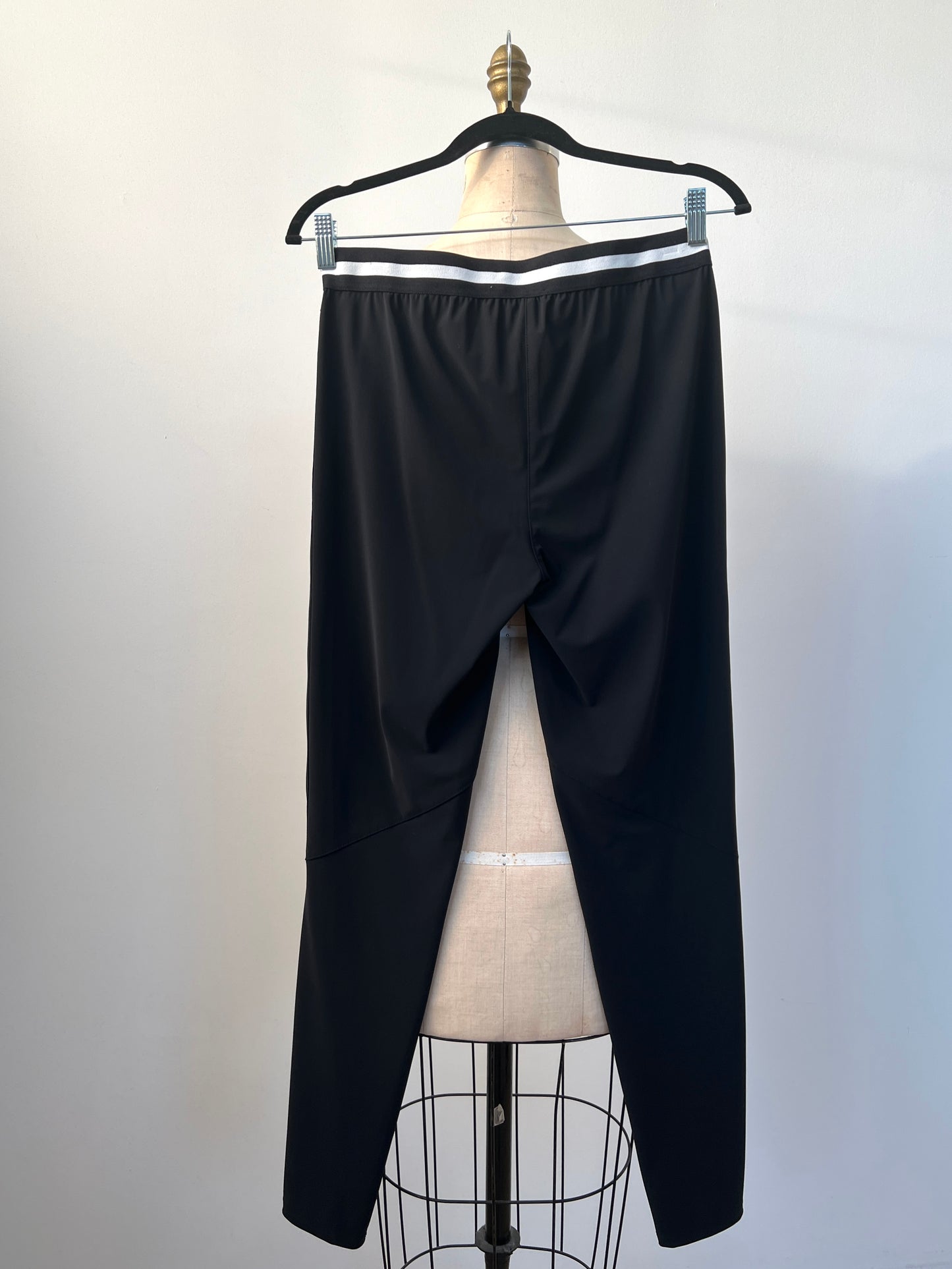 Pantalon legging en microfibre noire (4+10)