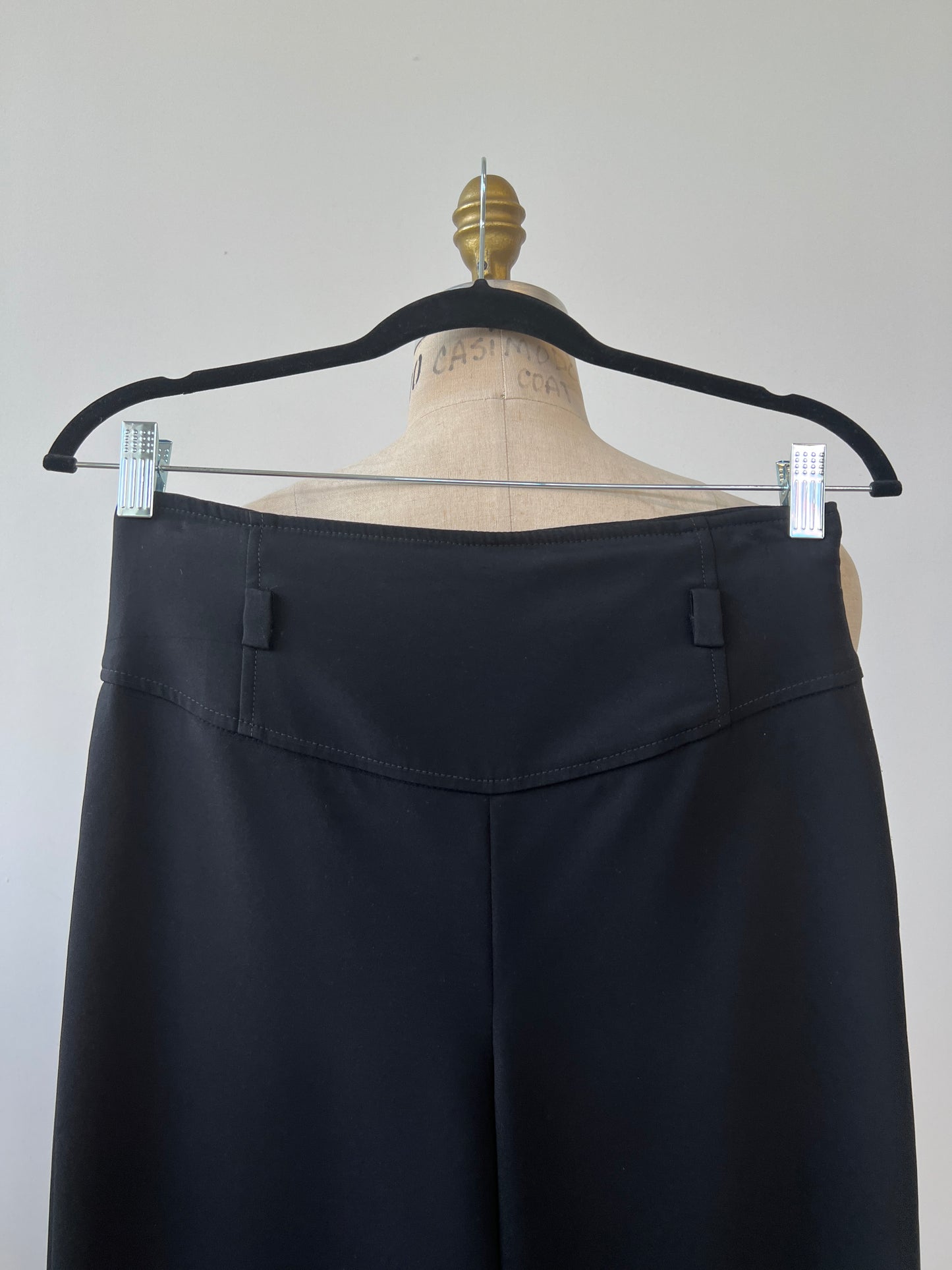 Pantalon taille haute noir à coupe droite (4)