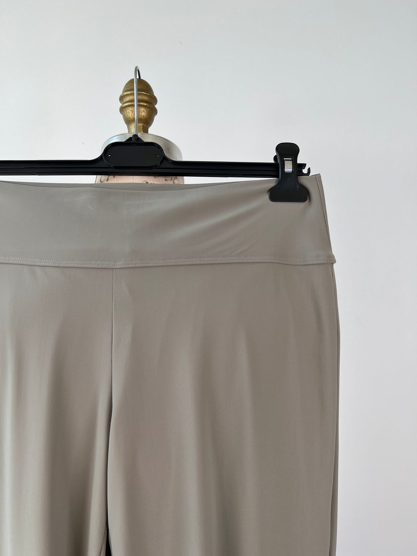 Pantalon vert de gris en microfibre extensible (XL+)