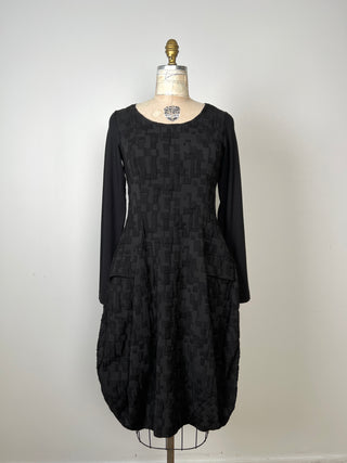 Black balloon dress with geometric texture (1)