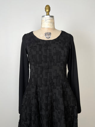 Black balloon dress with geometric texture (1)