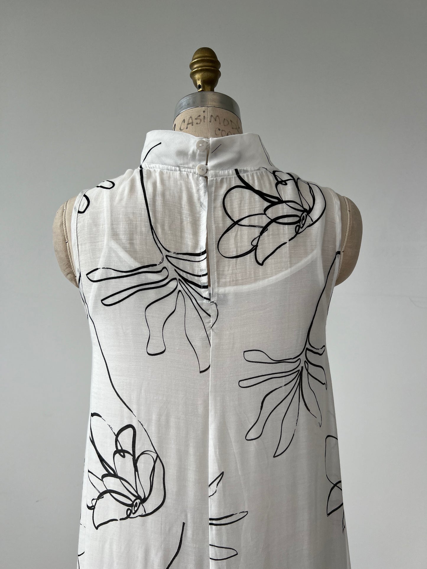 Robe en voile soyeux blanc à dessin floral (S)