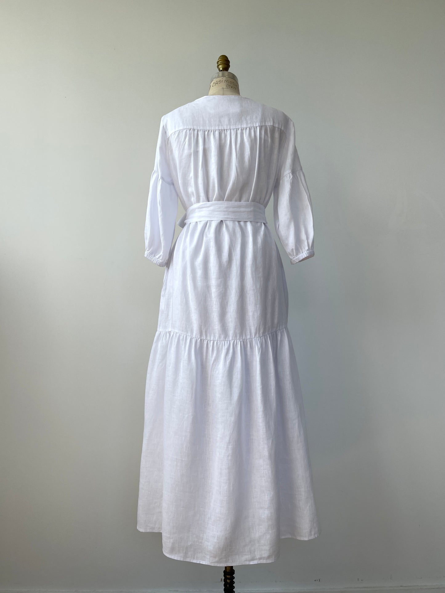 Robe angélique blanche en lin doublé lavable (6)