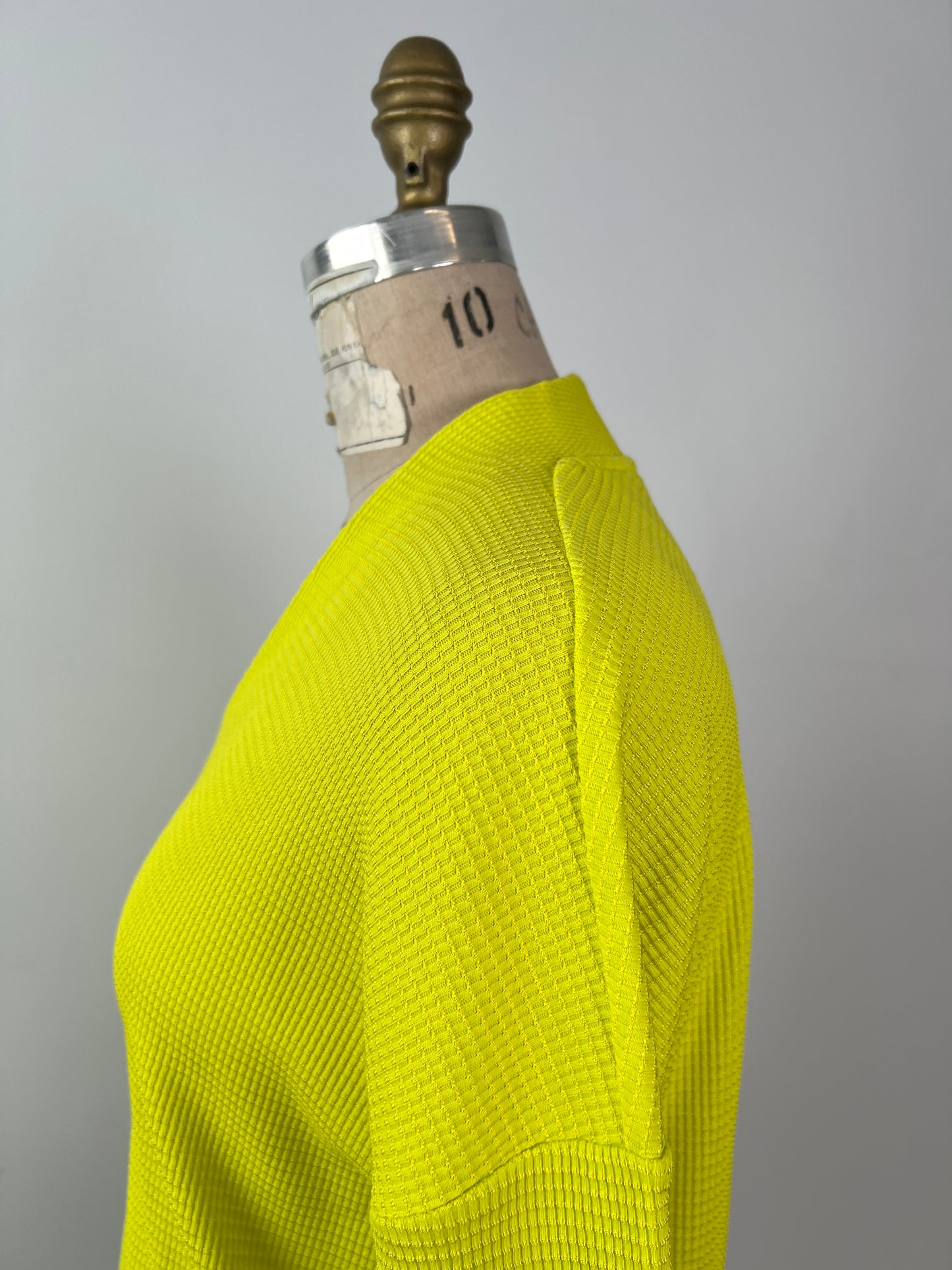 Chandail jaune néon texturé  (6-10-12)