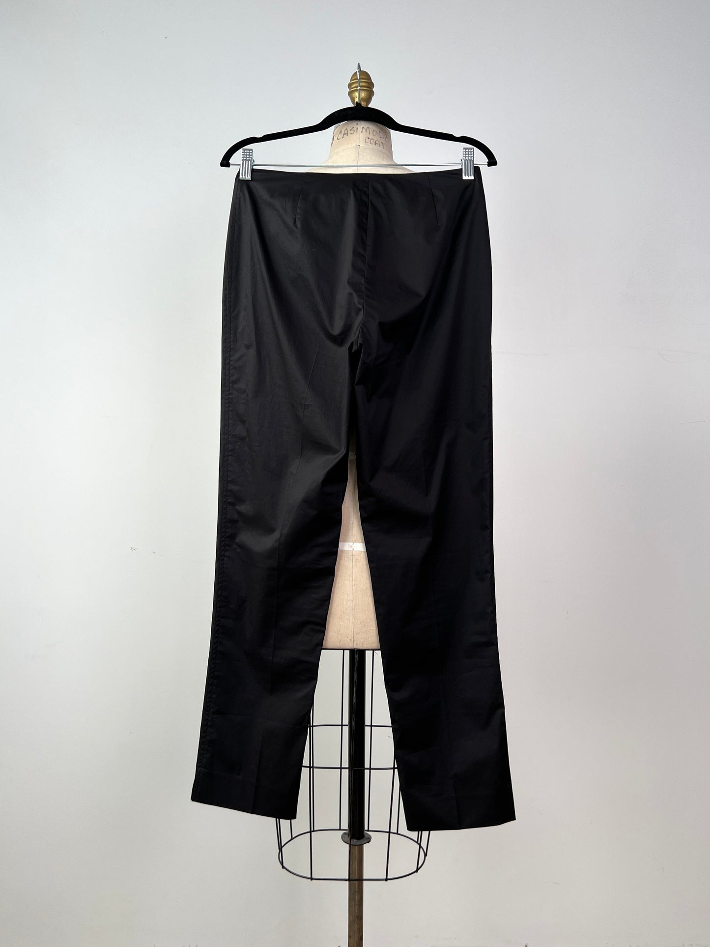 Pantalon droit en coton noir satiné (6)