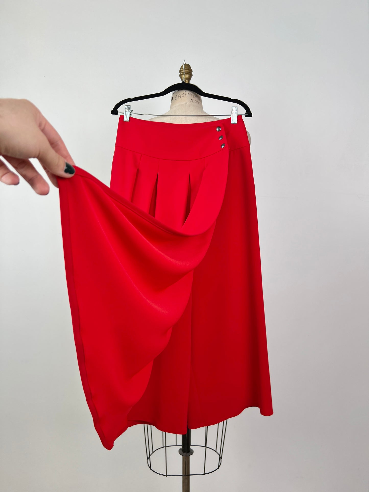 Pantalon sarouel asymétrique rouge à pan de jupe lavable (S)