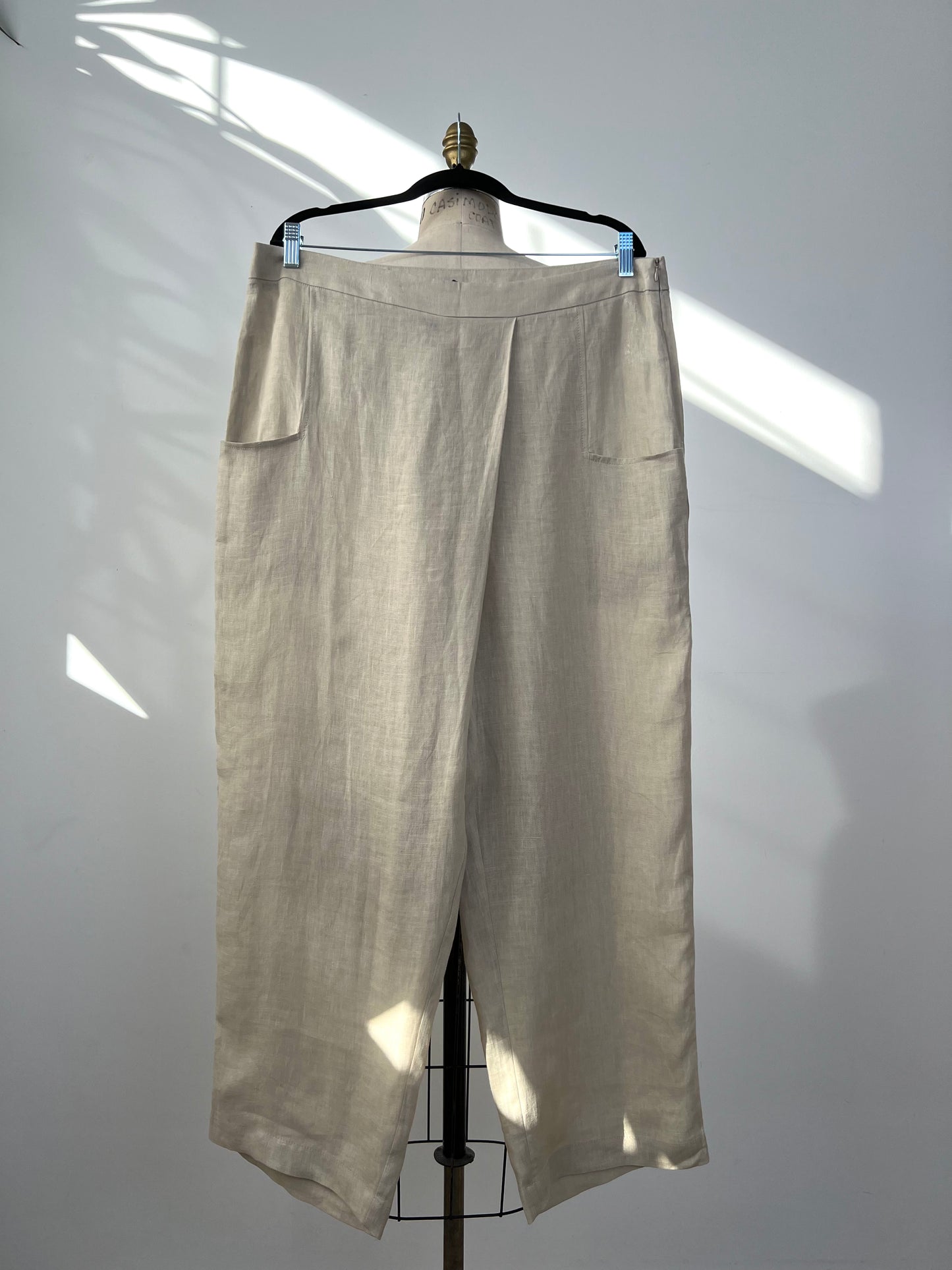Pantalon en lin avoine façon portefeuille (XL)