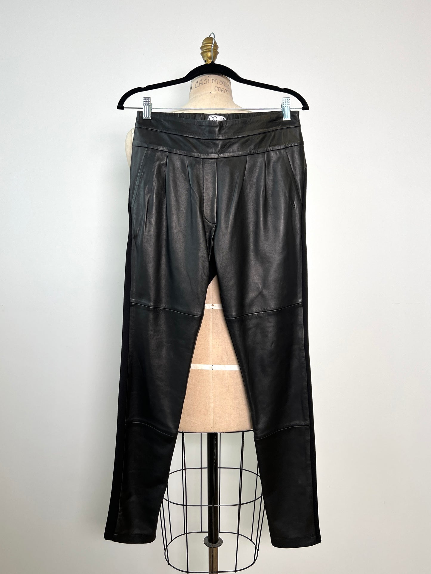 Pantalon noir en cuir et ponte (6)