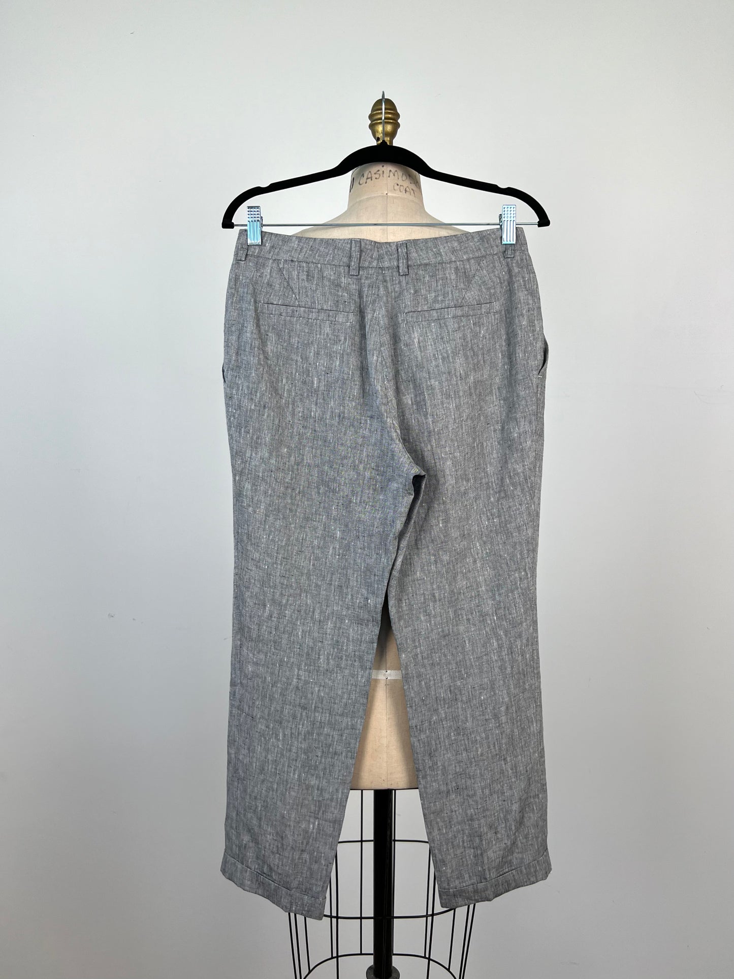 Pantalon en lin gris à pinces (4+6)