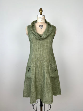 Robe évasée en lin matcha à col bénitier (M)