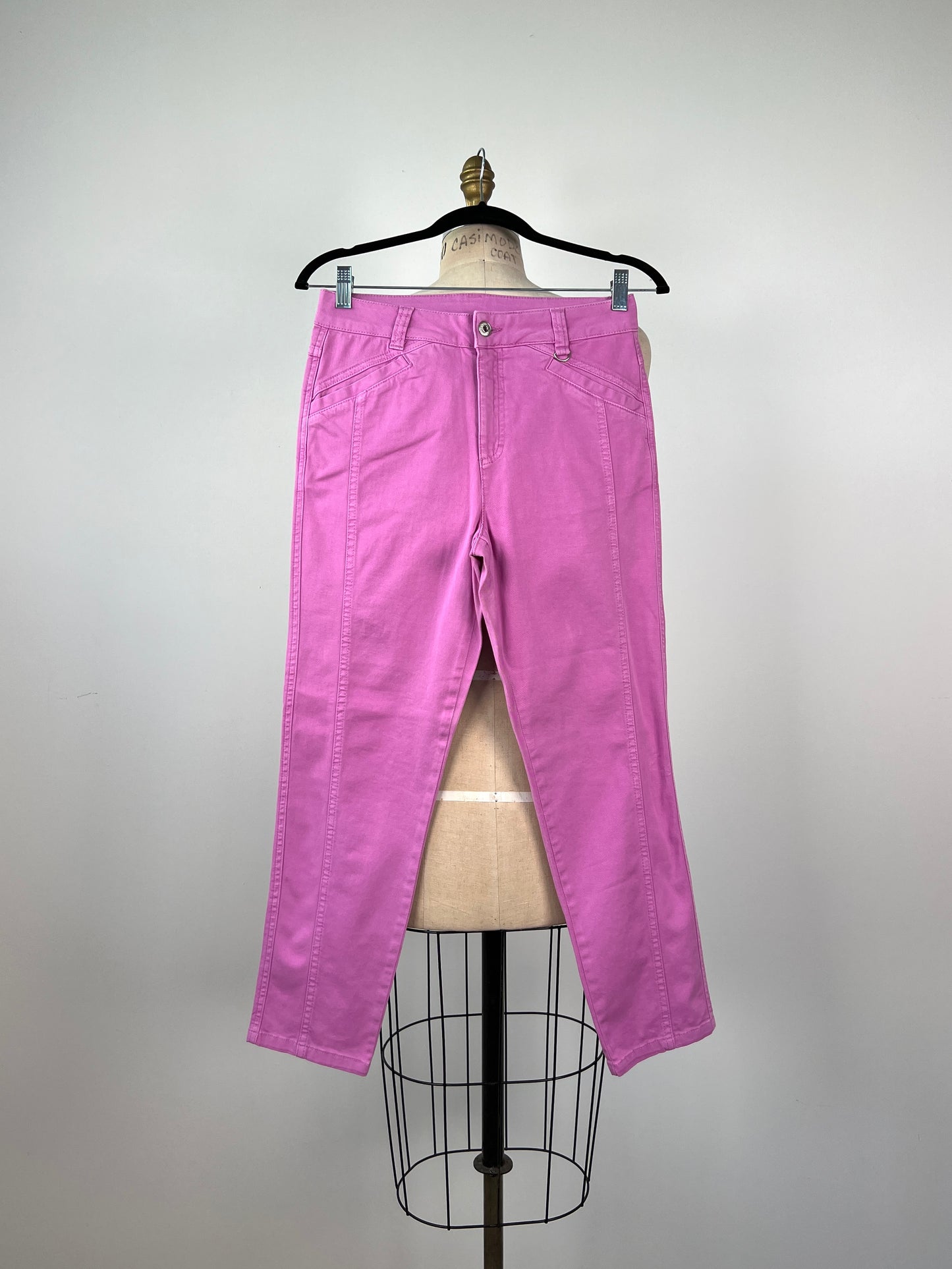 Pantalon écourté extensible lilas à coupe jockey (6)