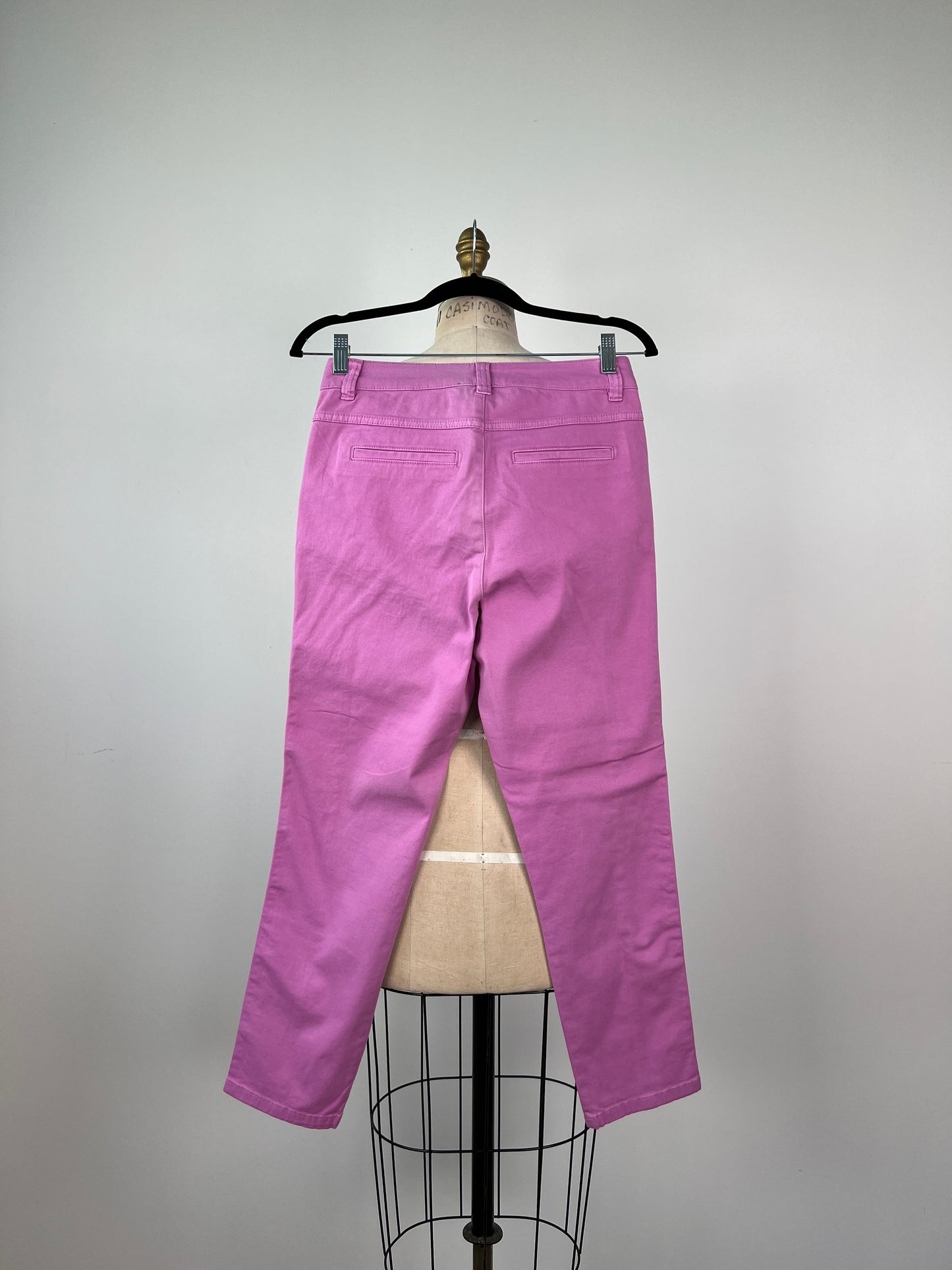 Pantalon écourté extensible lilas à coupe jockey (6)