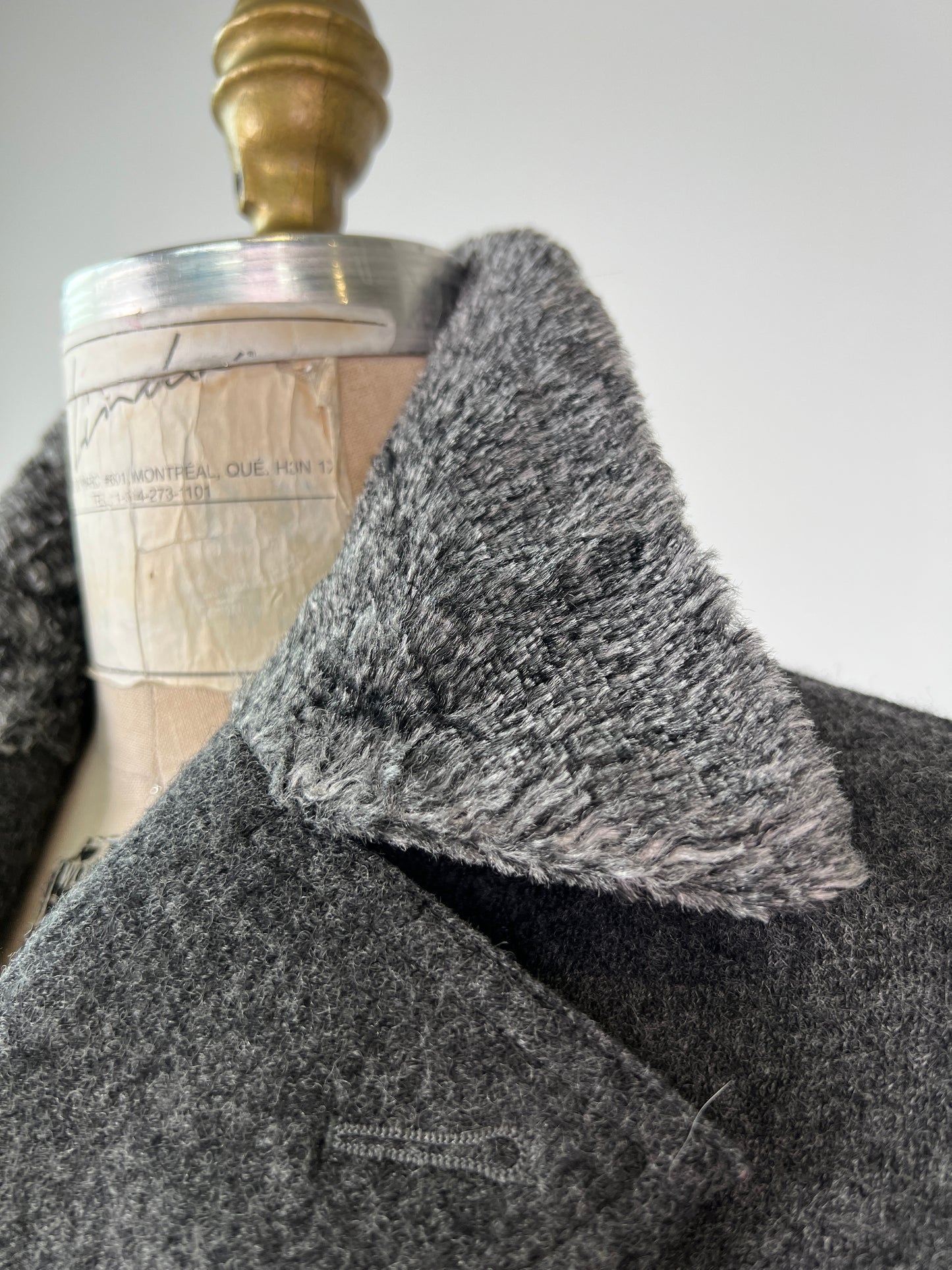 Manteau gris en feutre de laine et toutou (XS/S)