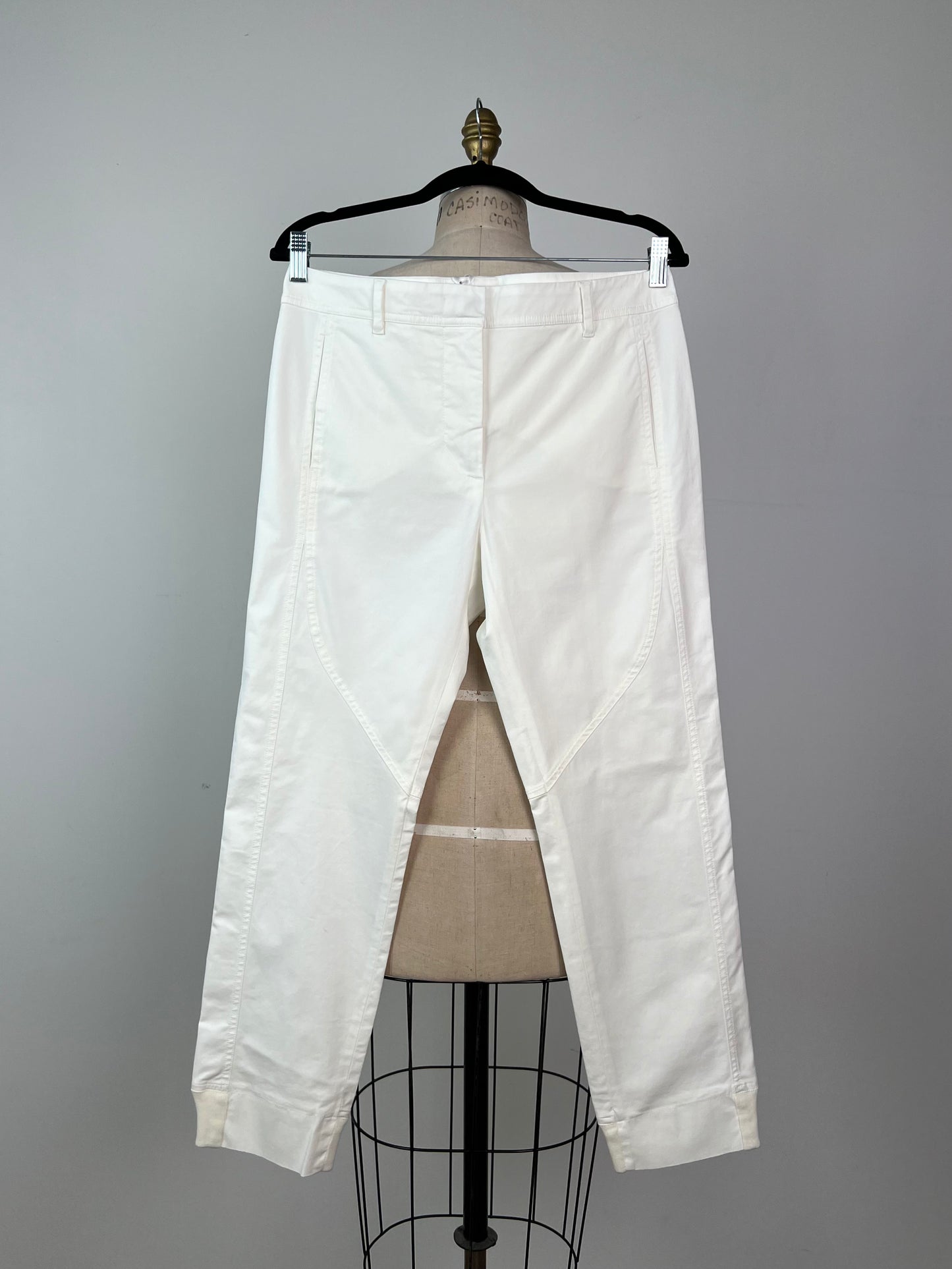Pantalon blanc à coupe jockey (8)