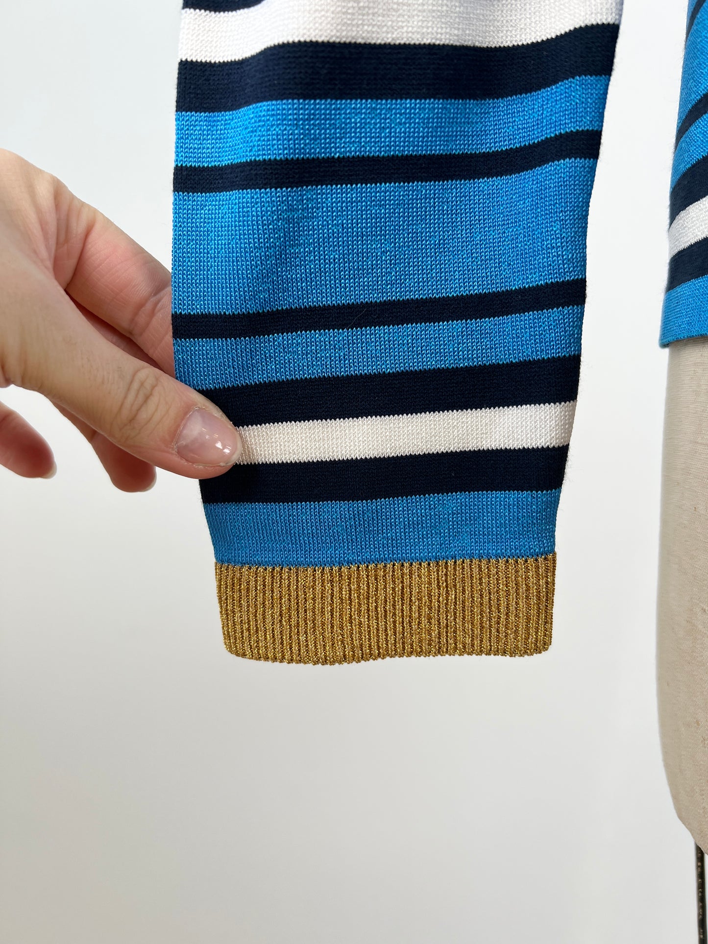 Chandail en tricot bleu titan à rayures (S)