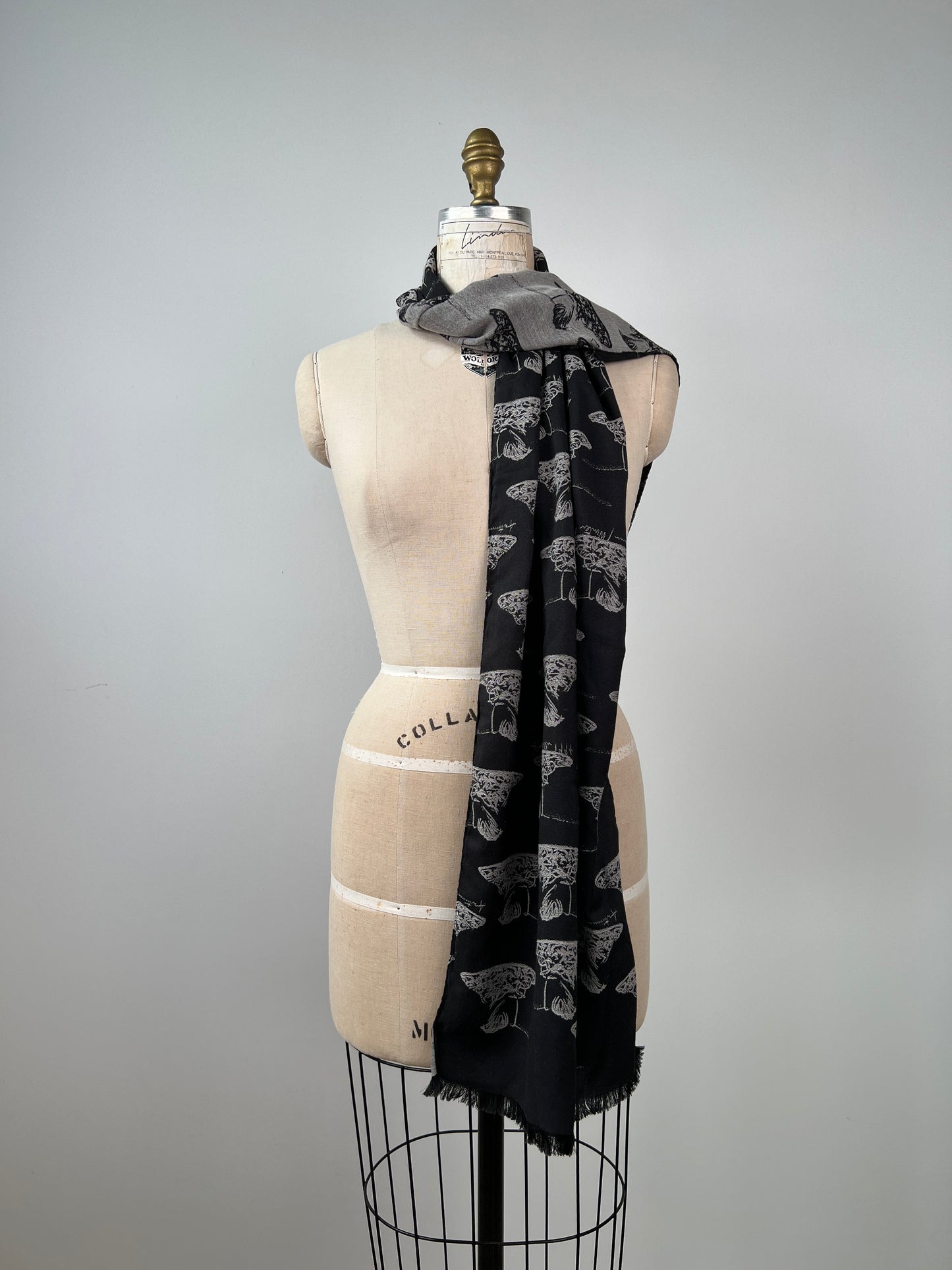 Foulard à imprimé couture noir et gris recto verso