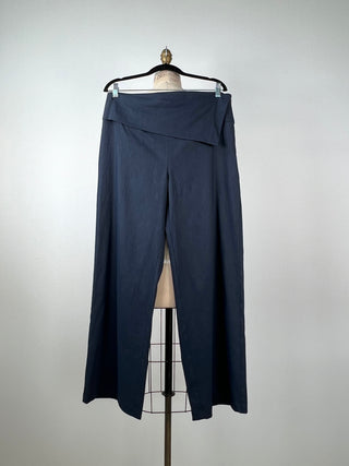 Washable navy pants with cuffed waist (L)