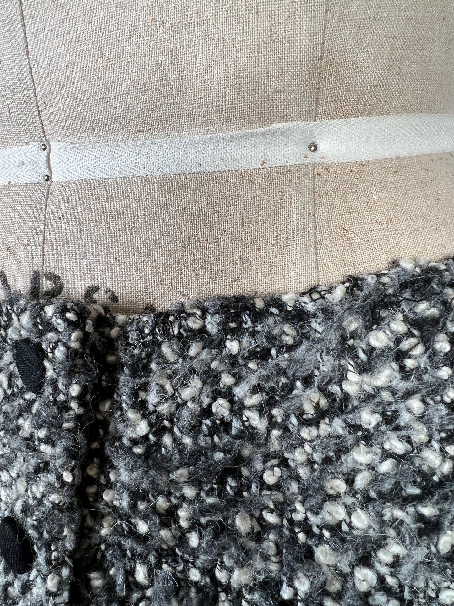 Jupe tulipe en tricot à maille bouclée noir blanc gris (S)
