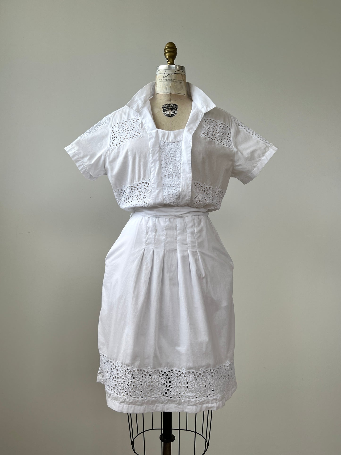 Robe blanche en pur coton et broderies anglaises (8 à 14)