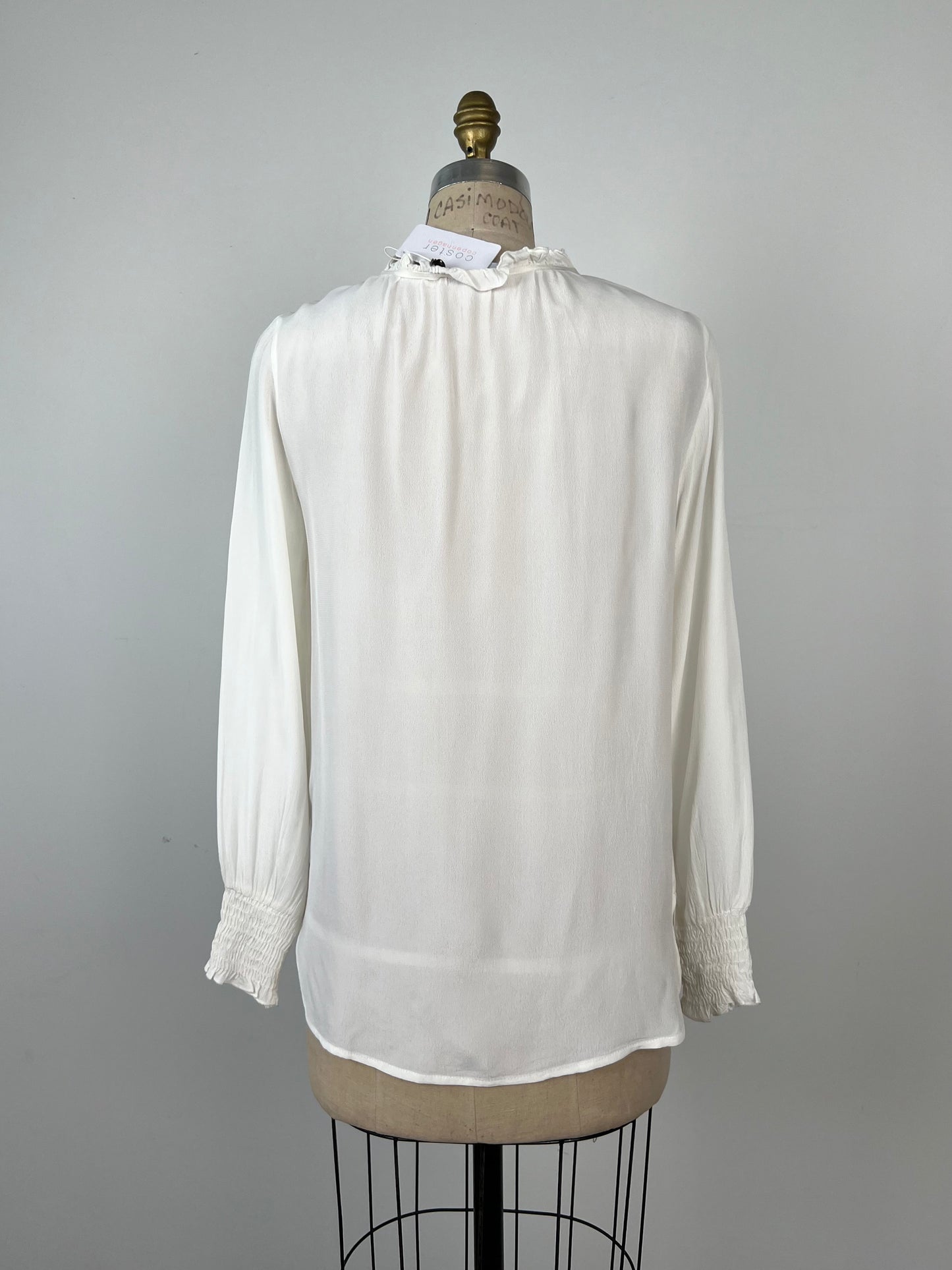 Blouse crème à col frisons et poignets smokés (S)